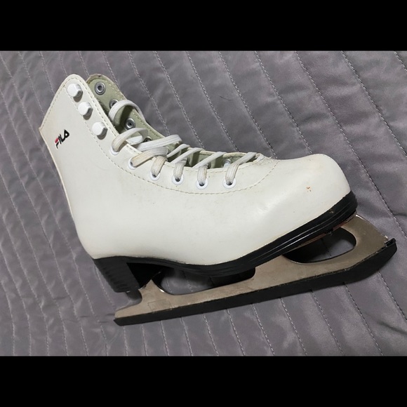 Brand new Fila ice skates. never used, it was wrong size .. enjoy - Picture 5 of 7